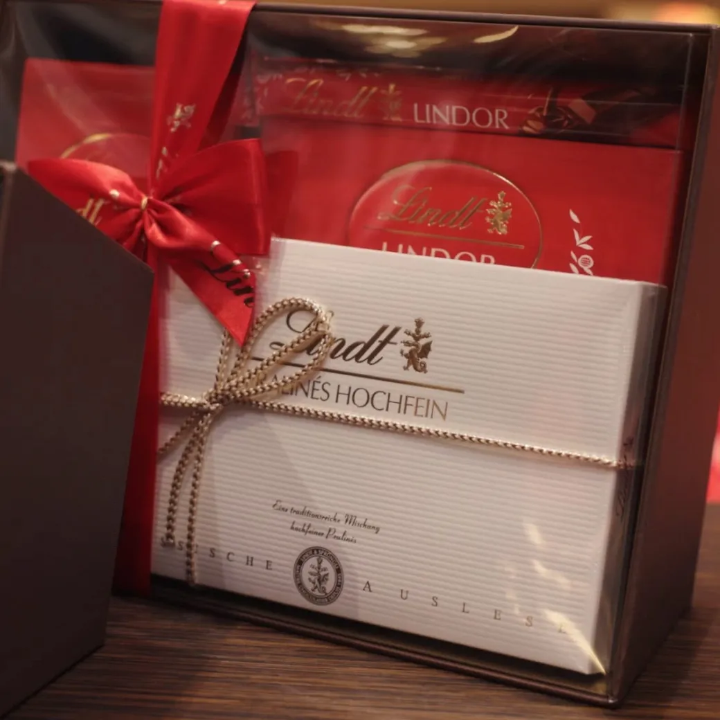 New LINDOR Geschenkkorb, 957g Sticks|Mit Alkohol